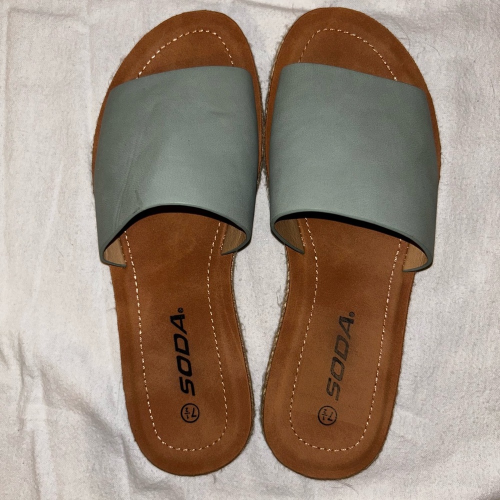 Soda Olive Sage Slip On Sandals Women’s 7.5 Casual Summer Comfort Shoe